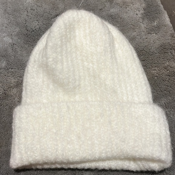 Free People Womens Head in The Clouds Fuzzy Winter Beanie Hat Ivory - Picture 3 of 5
